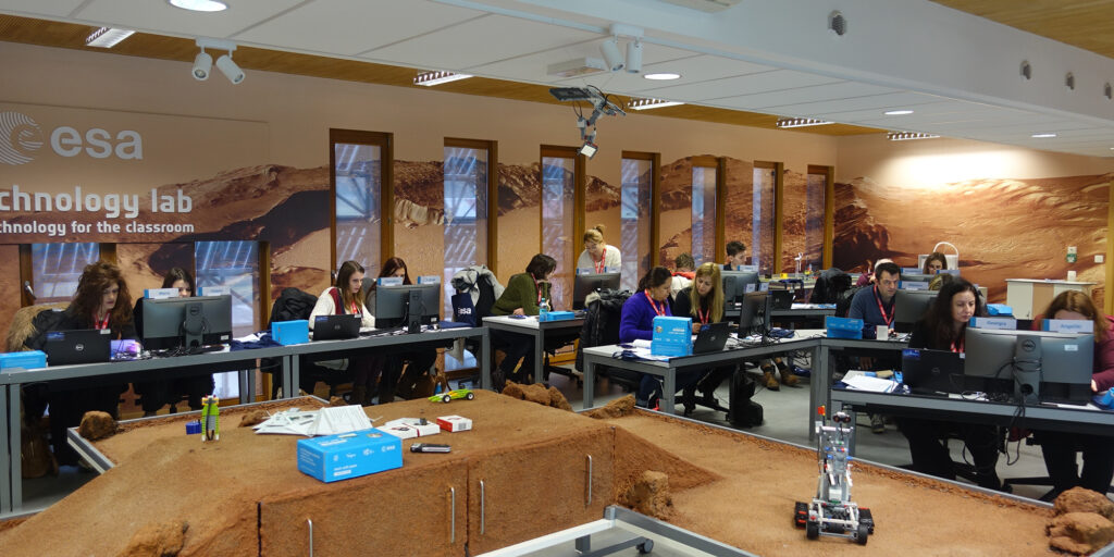 Technologie- und Robotik-Schulungsworkshops am ESEC für Volksschullehrer*innen